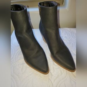 Maurices Aurora Dark Gray Faux Crocodile Skin Ankle Bootie Size 12